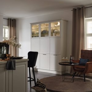Nolte Porto Inselküche Weiß mit Vitrinenschrank