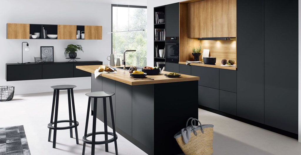 Schueller Designkueche mit Insel Schwarz