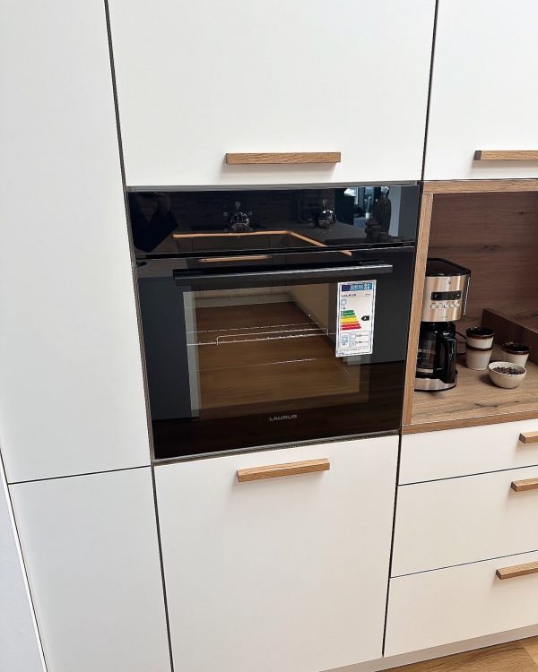 Nolte moderne U-Küche Weiß mit Laurus Backofen