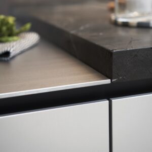 leicht-contino-inselkueche-aluminium-grifflos-2